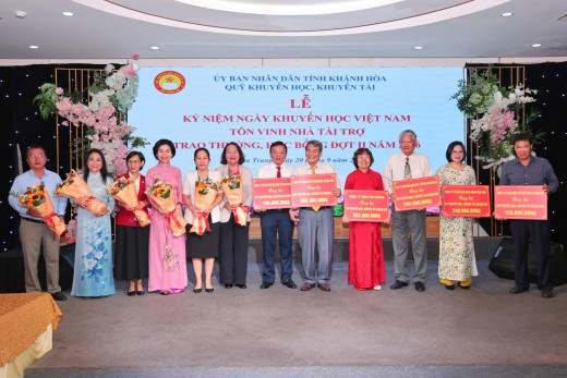 TẬP ĐOÀN KHÁNH VĨNH ỦNG HỖ 200 TRIỆU ĐỒNG CHO QUỸ KHUYẾN HỌC, KHUYẾN TÀI TỈNH KHÁNH HOÀ