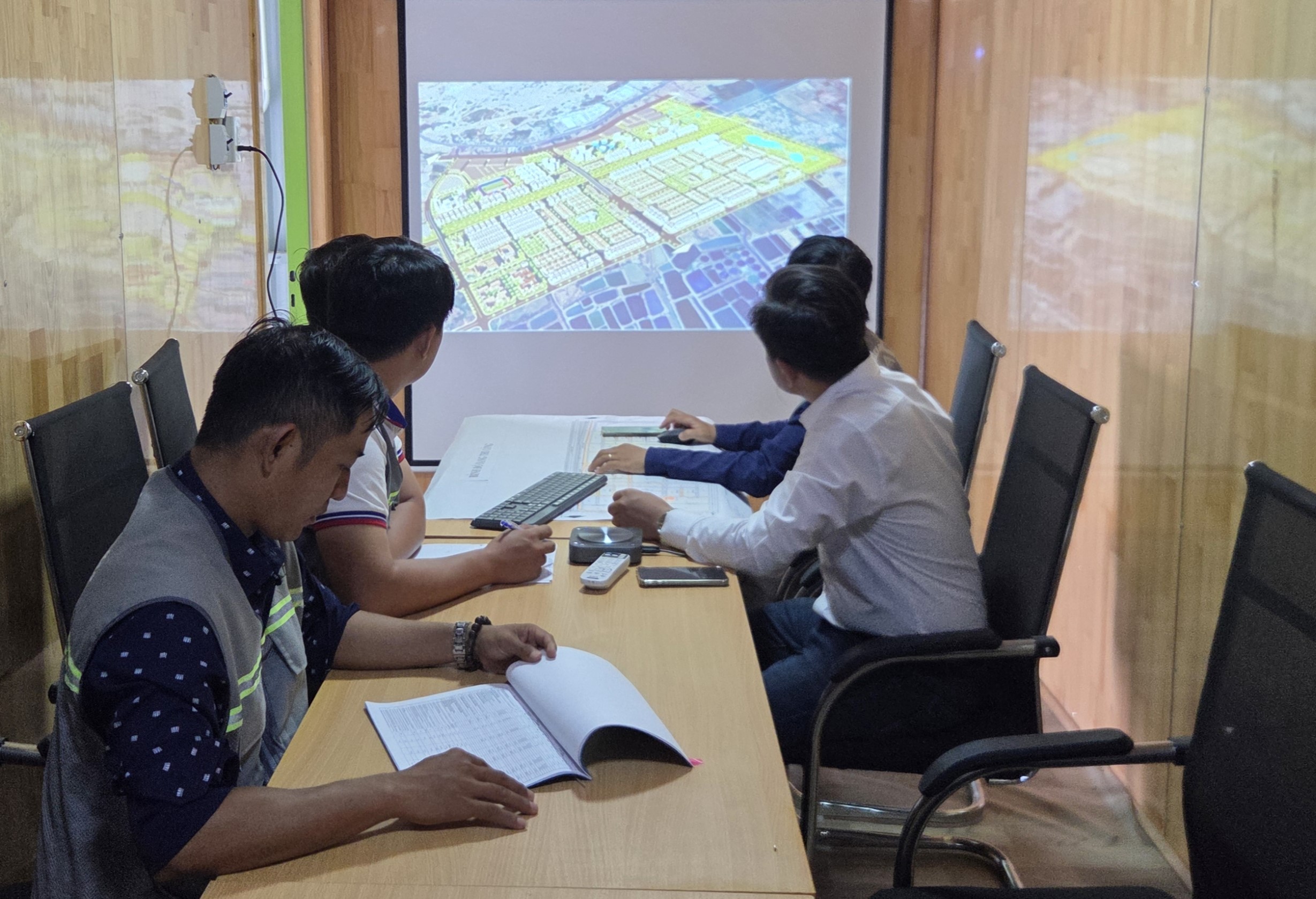 VẠN THẮNG F2