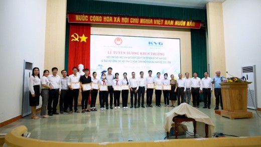 LỄ KHEN THƯỞNG VÀ TRAO HỌC BỔNG CHO HỌC SINH HUYỆN DIÊN KHÁNH 2023-2024