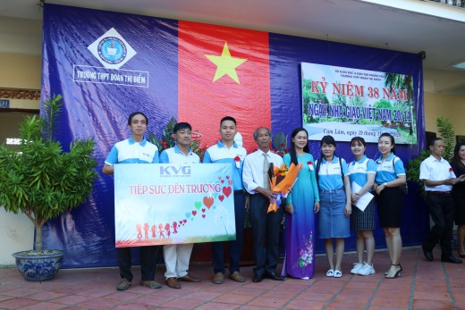 KỶ NIỆM 38 NĂM NGÀY NHÀ GIÁO VIỆT NAM TẠI TRƯỜNG THPT ĐOÀN THỊ ĐIỂM