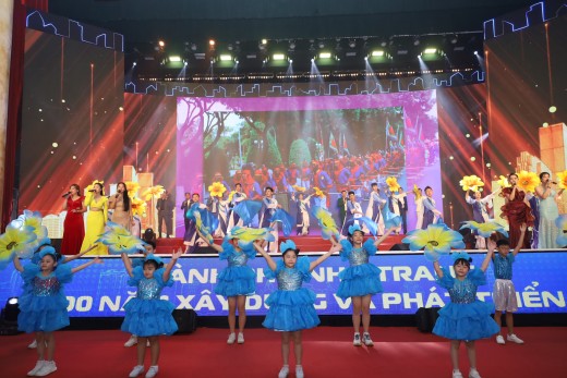 BIỂU DƯƠNG VÀ TÔN VINH CÁC TẬP THỂ CÁ NHÂN TIÊU BIỂU CỦA THÀNH PHỐ NHA TRANG